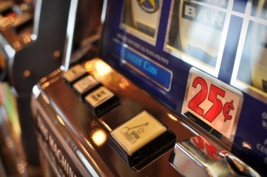 Live dealer action in real time Live dealer dealing cards in Texas Poker